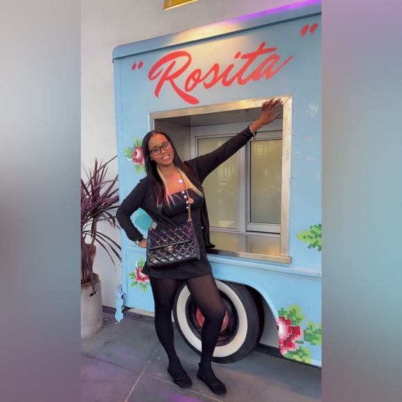 Like this to be notified of my live share shows 💕 - Picture 2 of 16